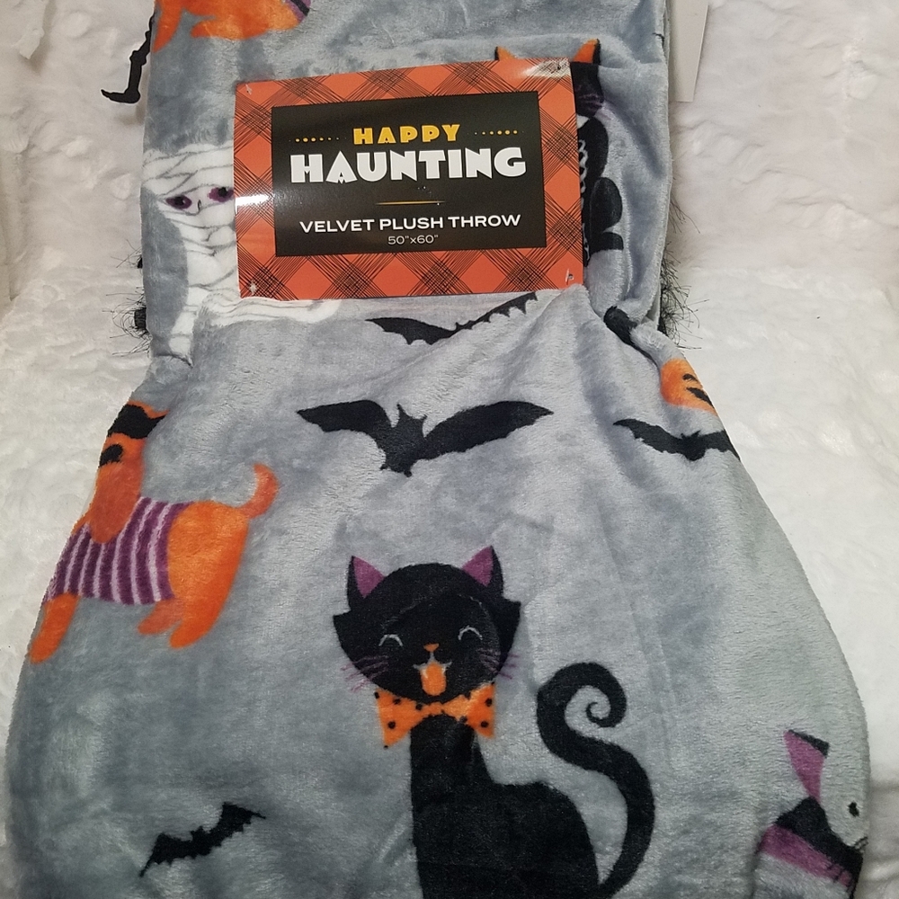 Halloween cats & dogs plush throw